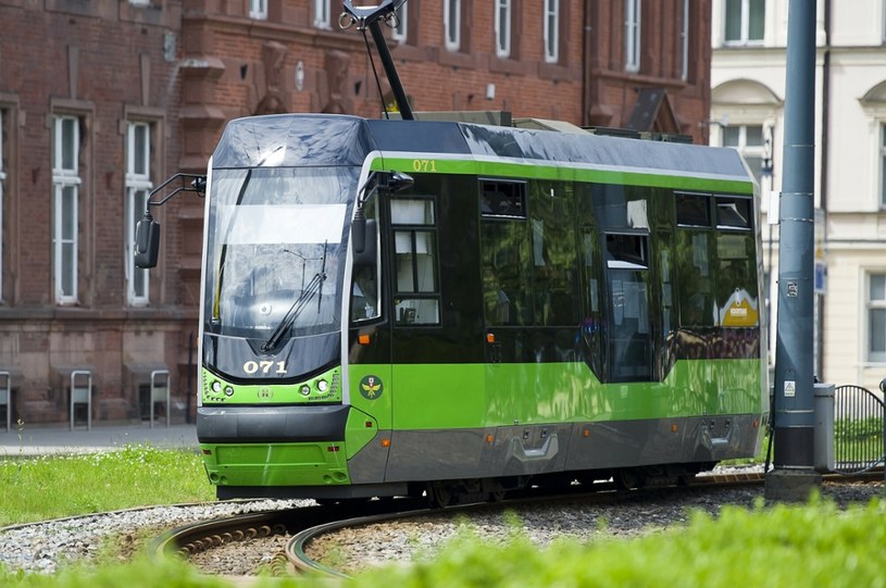 W Elblągu cena energii w grupowym przetargu podskoczyła z 13 mln zł w 2022 r. do 88 mln zł w 2023 r. Uderzy to m.in. w przewoźnika Tramwaje Elbląskie /Stanisław Bielski /Reporter