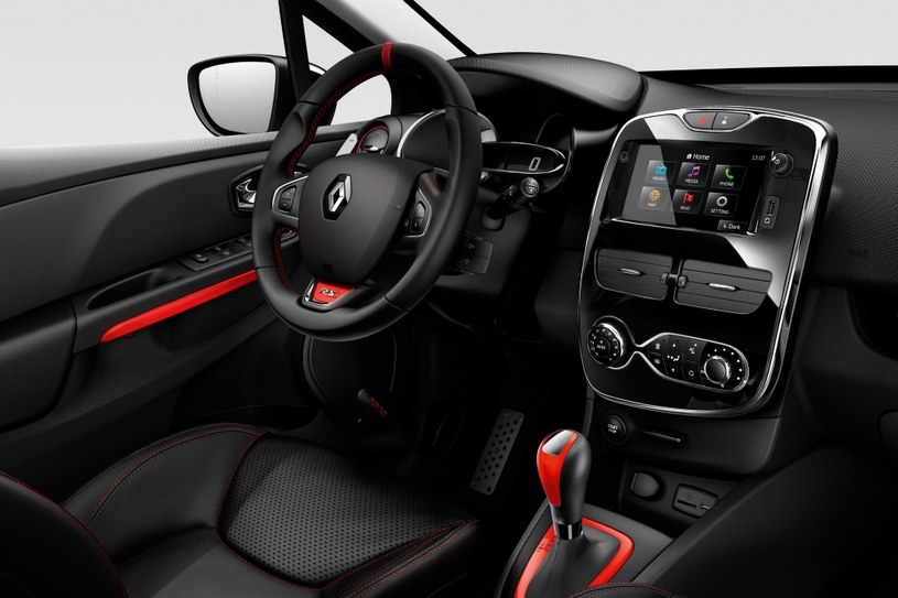 W ergonomicznie zaprojektowanym wnętrzu nieco brakuje sportowych akcentów odróżniających RS-a od innych wersji Clio. /Renault