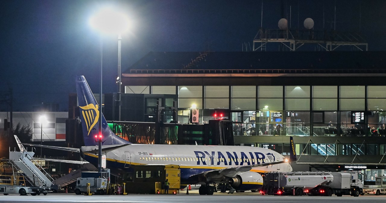 W Europie narasta obawa przed ograniczeniami liczby połączeń lotniczych Ryanair /Przemek Świderski /Reporter