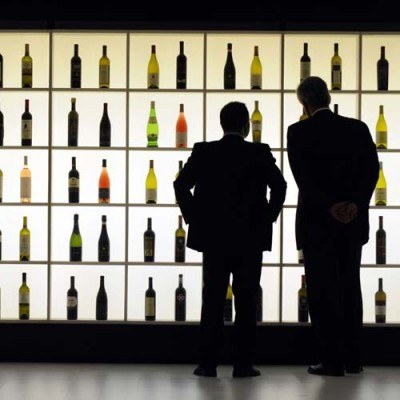 W Europie sprzedaż win (liczona rok do roku) spadła o kilka procent /AFP