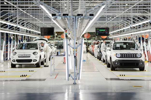 W fabryce  Fiata w Melfi  produkowane są "bliźniacze" Fiat 500X (z lewej) i Jeep Renegade /Informacja prasowa