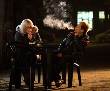 W „Falach”, podobnie jak w nagrodzonym Złotymi Lwami „Cześć, Tereska” – postaci głównych bohaterek zostały odegrane przez niezwykle utalentowane, ale nie będące zawodowymi aktorkami dziewczyny: Annę Kęsek i Katarzyne Kopeć. 