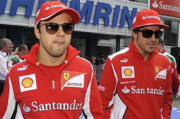 W Ferrari Alonso  torturuje psychicznie Felipe Massę, który wygląda przy nim na zagubionego amatora /Informacja prasowa