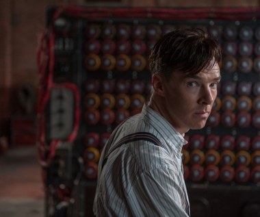 W filmie "Gra tajemnic" (2014) Cumberbatch wcielił się w postać genialnego matematyka, kryptologa i naukowca komputerowego, Alana Turinga, który przyczynił się do złamania kodu Enigmy oraz zaprojektował pierwszy elektroniczny komputer. Gdy przyznał się do homoseksualizmu, został skazany przez sąd za naruszenie moralności publicznej.

 