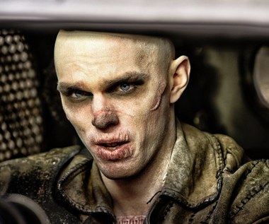 W filmie "Mad Max:Na drodze gniewu" Nicholas Hoult wcielił się w postać wojownika Nuksa. 

"W tej historii każda istota jest towarem, a jednak u Nuksa można dostrzec radosną niesforność, typową dla okresu młodości” — mówił reżyser George  Miller. „Mimo że prowadzi raczej nędzną egzystencję i wie, że jego dni są policzone, potrafi naprawdę się cieszyć. Nick także ma w sobie taką energię. To wspaniały  aktor,  niezwykle zdyscyplinowany, silny, a zarazem zabawny. Nick po   prostu emanuje młodzieńczą żywiołowością, która definiuje tę postać” - dodawał reżyser filmu.