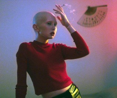 W filmie "Serce miłości' Wasilewska wcieliła się w androgyniczną postać polskiej artystki Zuzanny Bartoszek. 

Wiązało się dla aktorki z ekstremalnym poświęceniem. - Najpierw ścięto mi włosy, potem brwi, a na końcu rzęsy. Dużo myślałam też o ciele, tak ogólnie. Ja mam w sobie coś z dziewczyny z bloku - Wasilewska mówiła w rozmowie z PAP.

Podczas okresu zdjęciowego, przez półtora miesiąca, Wasilewska w życiu codziennym stroniła od ludzi. - Brakowało mi odwagi, żeby z moim wyglądem wychodzić z domu - zwierzyła się aktorka.