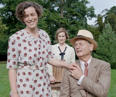 W filmie "Weekend z królem" - opartej na prawdziwych wydarzeniach historii spotkania króla Jerzego VI i królowej Elżbiety z prezydentem USA, zagrała Eleonorę, żonę Franklina Delano Roosevelta.

"Naszą ambicją było stworzenie pouczającej historii opowiedzianej z wyczuciem i taktem - nie publiczne pranie brudów, czy też dyskredytowanie kogokolwiek w oczach świata. To całkiem świeża historia - niektóre fakty na temat życia pokazanych w filmie polityków wyszły na światło dzienne w przeciągu ostatnich kilku lat. Myślę, że widzowie będą bardzo zainteresowani ich poznaniem, a film z pewnością ich zaskoczy i rozbawi" - mówiła Williams.