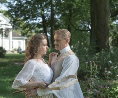 W filmie znalazła się międzynarodowa obsada: obok Jacka Poniedziałka i Andrzeja Chyry na ekranie zobaczymy: Zsolta Laszlo, Ostapa Vakulyuka, Małgorzatę Pritulak i Marię Ryaboshapkę. 

Za montaż odpowiada Milenia Fiedler, laureatka Orła Polskiej Nagrody Filmowej za film "Weiser" i gdyńskich Złotych Lwów ("Weiser" i "Czas zdrady").  Joanna Macha, scenografka filmu, to laureatka Orła i Złoty Lew za "Wenecję". Autorką kostiumów jest Katarzyna Lewińska, ubiegłoroczna laureatka Europejskiej Nagrody Filmowej za "Pokot" (ale również Złotych Lwów za "W ciemności", "Sponsoring" i "Boisko bezdomnych"). 