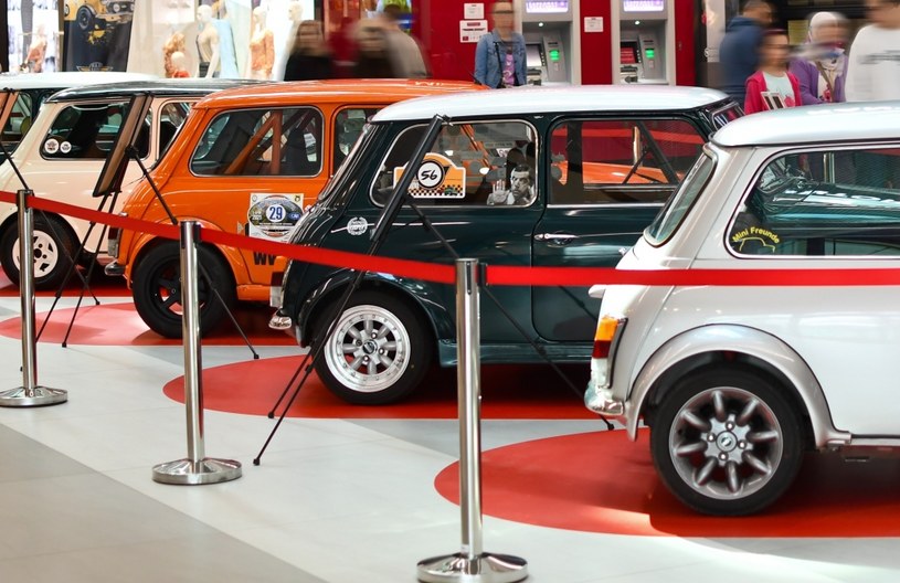 W Galerii Młociny zorganizowano wystawę samochodów Mini. /materiały prasowe