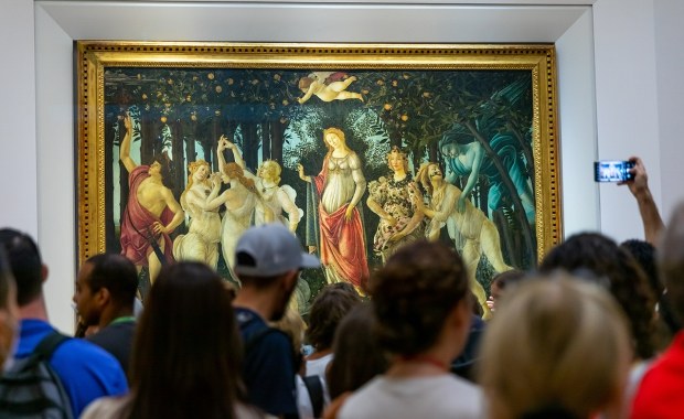 ​W Galerii Uffizi robił selfie i zniszczył obraz. Dyrekcja muzeum reaguje