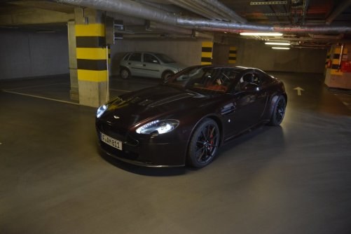 W garażach innym użytkownikom może przeszkadzać głośność Astona. /Motor