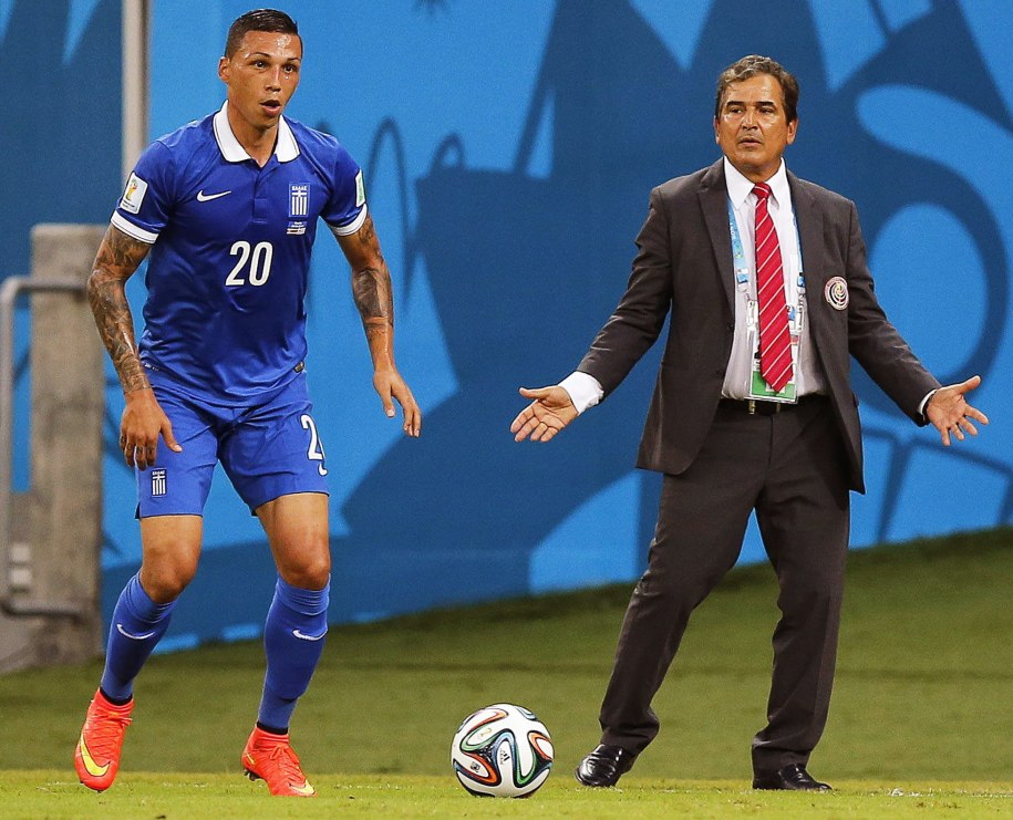 W garniturze selekcjoner Kostaryki Jorge Luis Pinto /Kai Foersterling /PAP/EPA