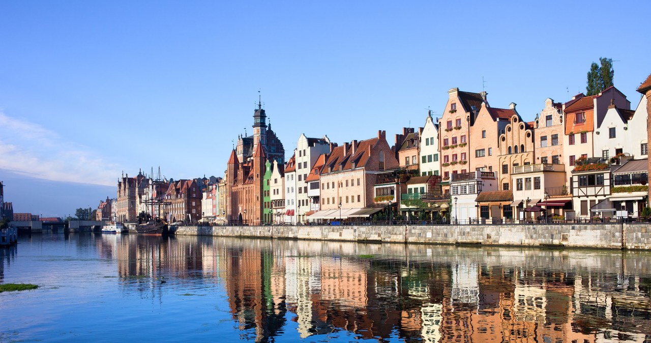 W Gdańsku jest wiele popularnych miejsc, wartych odwiedzenia. Znajdują się tam również mało znane, lecz niezwykle wyjątkowe zaułki /123RF/PICSEL