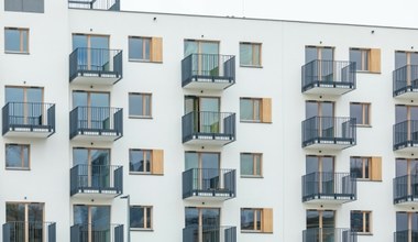 W Gdańsku wprowadzono zakaz palenia na balkonach. Policja będzie karać mieszkańców? 