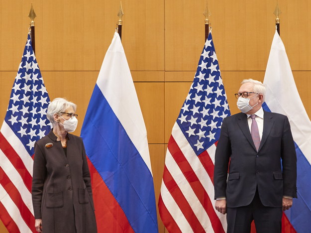 W Genewie trwają dyplomatyczne rozmowy na linii USA-Rosja /DENIS BALIBOUSE / POOL /PAP/EPA