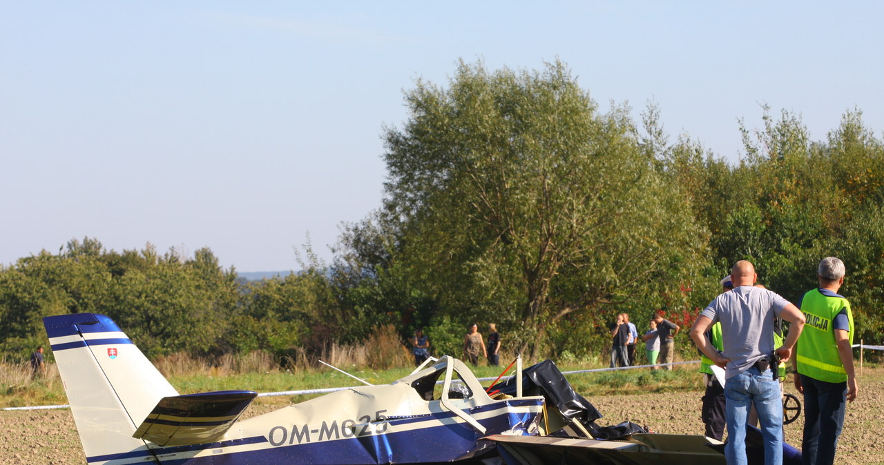 W Głębinowie rozbiła się awionetka, dwie osoby nie żyją