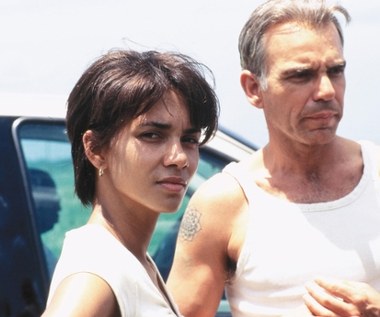 W głośnym obrazie Marca Forstera "Monster's Ball: Czekajc na wyrok" (2001) Billy Bob Thornton zagrał strażnika więziennego Hanka Grotowskiego, który właśnie stracił syna (Heath Ledger). 

Co prawda aktorskim brylantem obrazu Forstera była nagrodzona Oscarem kreacja Halle Berry, "Monster's Ball" pozostaje jednak do dziś jedną z najbardziej pamiętnych ról Thorntona.
 