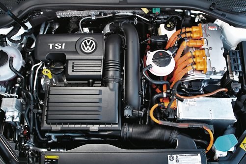 W Golfie GTE silniki 1.4 TSI i elektryczny generują 204 KM. Więcej mają tylko: Golf GTI (220-230 KM) oraz Golf R (300 KM). /Volkswagen
