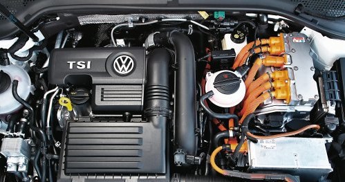 W Golfie GTE silniki 1.4 TSI i elektryczny generują 204 KM. Więcej mają tylko: Golf GTI (220-230 KM) oraz Golf R (300 KM). /Volkswagen