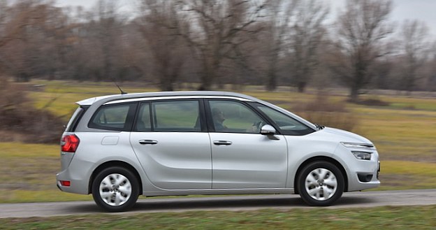 W Grand C4 Picasso dostępnych jest sporo praktycznych rozwiązań, m.in. automatyczne otwieranie klapy bagażnika. W wersji More Life kosztuje 1800 zł. W Exclusive: bez dopłaty. /Motor