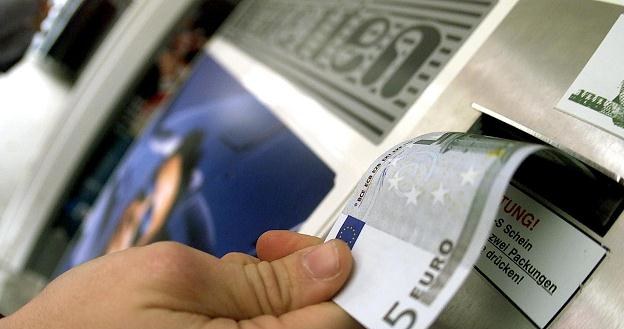 W Grecji depozyty już odpływają do Niemiec i banków w innych krajach /AFP
