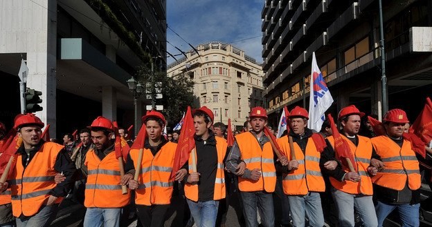 W Grecji ostro protestuje sie przeciw oszczędnościom /AFP