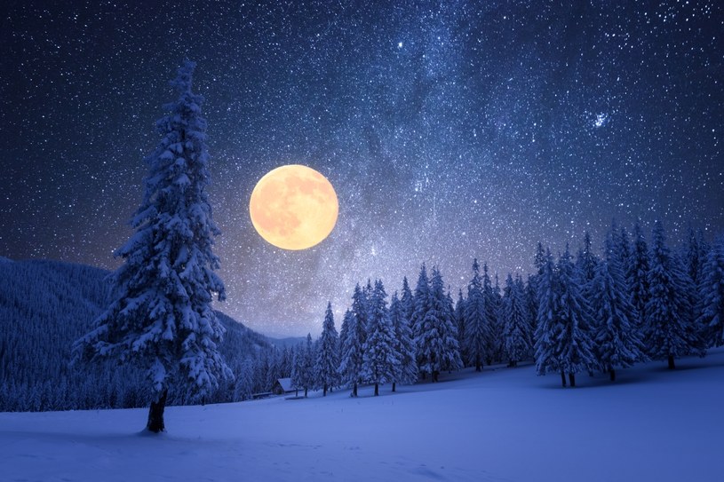 W grudniu będzie miała miejsce ostatnia pełnia księżyca w tym roku kalendarzowym. Skąd wzięła się jej nazwa? /123RF/PICSEL