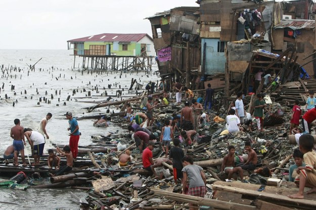 W grudniu w wyniku uderzenia tajfunu zginęło 2,5 tys. ludzi /ROLEX DELA PENA    /PAP/EPA