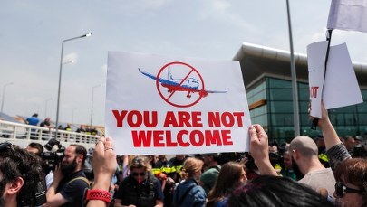 W Gruzji wylądował pierwszy od trzech lat samolot z Rosji. Ludzie protestują