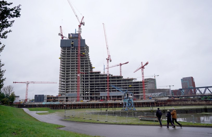 W Hamburgu wstrzymano budowę Elbtower, jednego z najwyższych wieżowców w kraju /MARCUS BRANDT/DPA/dpa Picture-Alliance /AFP