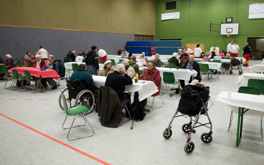 W Hanowerze zarządzono ewakucję 25 tys. ludzi / Julian Stratenschulte    /PAP/EPA