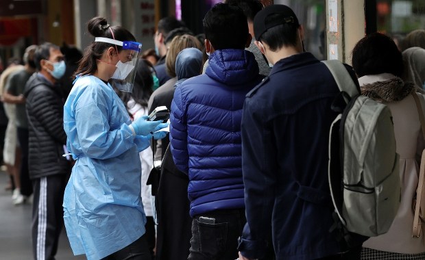 W Hiszpanii pojawiły się przypadki zarażenia dwoma wariantami koronawirusa