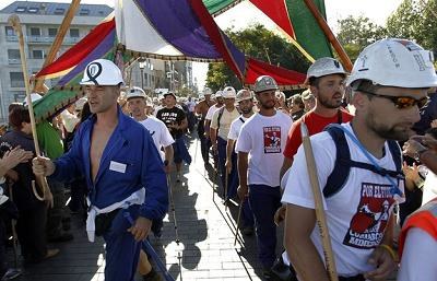 W Hiszpanii trwa jednodniowy strajk generalny regionów górniczych /AFP