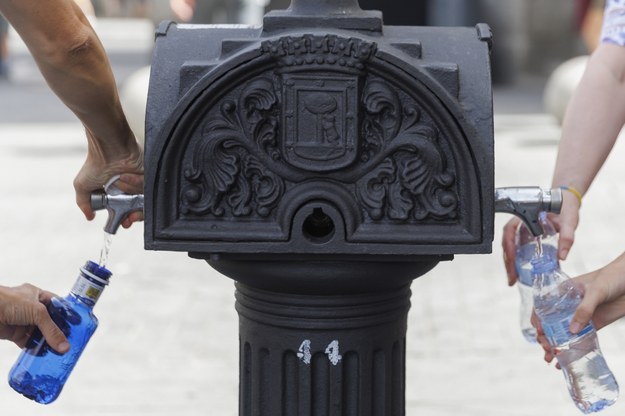 W Hiszpanii trwa nietypowa fala upałów, temperatury do 43 st. C /SERGIO PEREZ /PAP/EPA