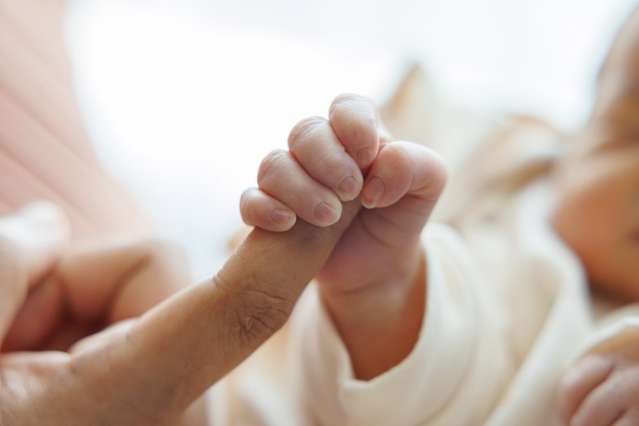 W Holandii dokonano eutanazji chorego dziecka /Shutterstock