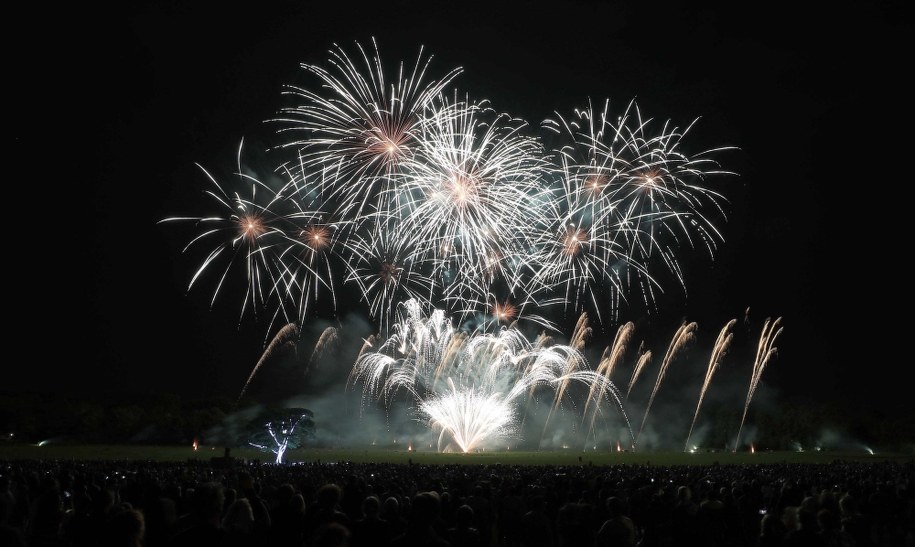 W Holandii ruszyło "fajerwerkowe" szaleństwo /Peter Byrne   /PAP/EPA