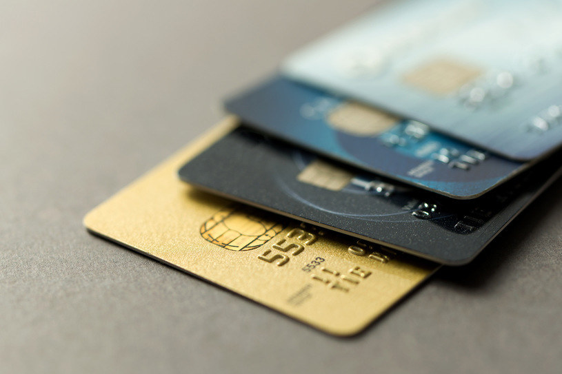 W I kwartale wartość transakcji kartami kredytowymi spadła o 4,5 procent /123RF/PICSEL