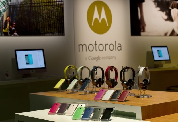 W ilości kolorów obudowy Motorola przebiła nawet Nokię /AFP