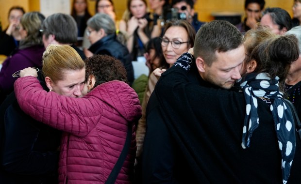 "W imieniu Danii przepraszam". Łzy w oczach Inuitek na Grenlandii