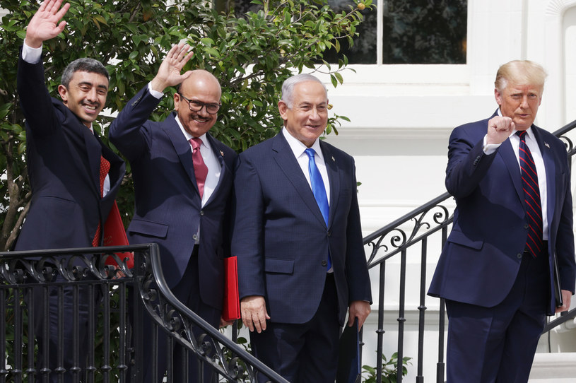W imieniu USA dokumenty podpisał Donald Trump. Izrael reprezentował premier Benjamin Netanjahu, a na czele delegacji ZEA i Bahrajnu stali szefowie dyplomacji tych państw - Abdullah bin Zajed al-Nahjan oraz Abdullatif al-Zajani /ALEX WONG /Getty Images