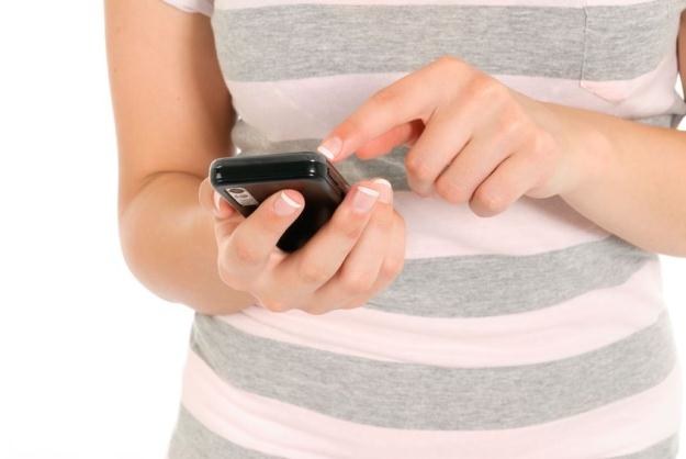 W Indiach chciano wprowadzić dzienny limit na wysyłanie SMS-ów /123RF/PICSEL