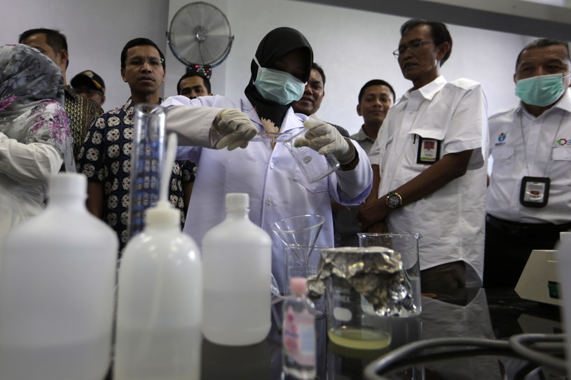 W Indonezji potwierdzono 309 przypadków zakażeń koronawirusem i 25 zgonów z powodu Covid-19. /HOTLI SIMANJUNTAK/EPA-EFE  /PAP/EPA