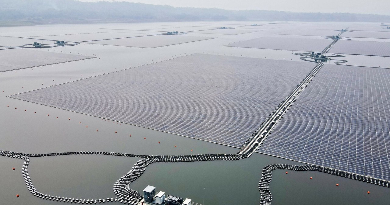 W Indonezji uruchomiono gigatyczną elektrownię słoneczną. /BAY ISMOYO/AFP/East News /East News