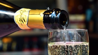 W internecie zablokowano sprzedaż 30 mln puszek podrabianego prosecco