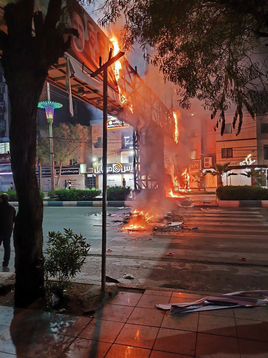 W Iranie od 28 grudnia trwają masowe protesty (na zdj. miejscowość Ahwaz na południowym-zachodzie kraju) /MEK/ The Media Express/SIPA/SIPA /East News