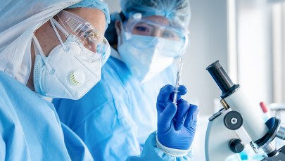 W Izraelu rozpoczęto próbne podawanie czwartej dawki szczepionki przeciw Covid-19