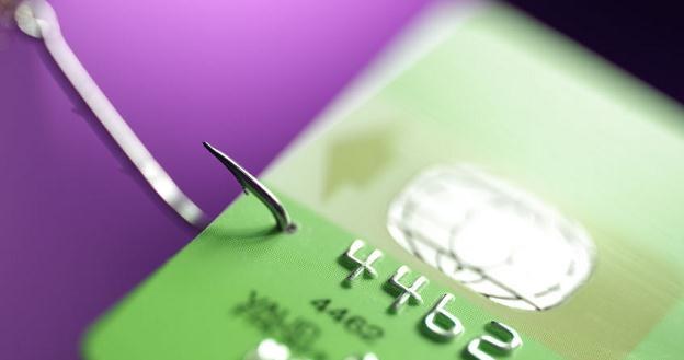 W jaką pułapkę wpadają właściciele kart kredytowych? /&copy;123RF/PICSEL
