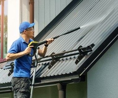 W jaki sposób samodzielnie czyścić dach? Poradnik praktyczny