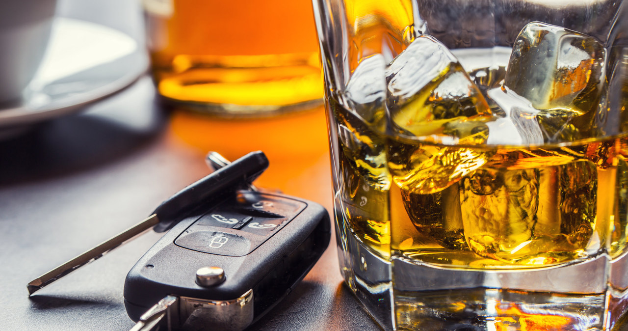 W jakich krajach obowiązuje bezwzględny zakaz kierowania po alkoholu? Musisz to wiedzieć jadąc na wakacje /123RF/PICSEL /123RF/PICSEL