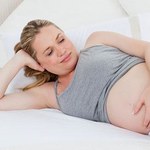 W jakiej pozycji najlepiej spać w ciąży?